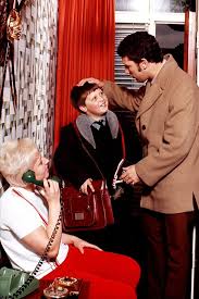 Sir tom jones , 80, has just finished the latest season of the voice as well as recently dropping a sir tom has two children in total from his marriage to his wife linda trenchard and a relationship. Tom Jones Details Why He No Longer Drinks Alcohol As Son Makes Sure He S Careful Hotcelebon Com
