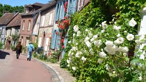 Notre maison d'hôte est située au coeur de la ville de gerberoy, un des plus beaux villages de france. Le Secteur De Gerberoy Retrouve Ses Chambres D Hotes
