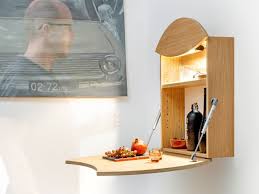 Bureau mural pliable design contemporain idéal pour ajouter une touche de modernité et d'élégance dans votre cuisine, studio ou chambre ✅ gain de place. Bureau Mural Au Design Rabattable Pour Petits Espaces Maxitendance