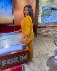 Danielle (@danielleledbetter) • Instagram photos and videos