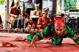 Koreografi ataupun gerakan tubuh saat menari sangat unik dan erat akan makna yang terkandung di dalamnya. Musik Dalam Seni Tari Seni Musik Sma