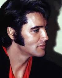 Love this beautiful picture of Elvis captures him back stage Love his  incredible beauty and that grin melt 🤗🔥🔥💯