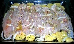 Si lo usas congelado asegúrate de que ha descongelado bien y sécalo con papel de cocina. Filet De Merluza Al Horno La Cocina De Gisele