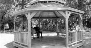Friends put gazebo in Carver-Roehl Park