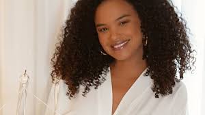 Lucy Ramos mostra primeira imagem do rostinho do seu bebê com Thiago Luciano