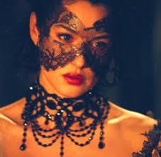 The film team review a terrifying horror in which a deadly curse is transmitted through sex. Monica Bellucci Ein Ziemlich Reifes Bond Girl Welt