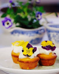 ;) wir wünschen dir viel freude damit! Diese Leckeren Zitronen Muffins Mit Essbarer Blutendeko Verteilt Andreas Gerade Beim Late Night Gardening Im Gartencenter Kremer In Gumme Food Desserts Muffins