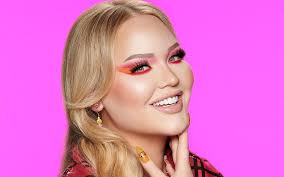 She has won influencer awards and collaborated with cosmetic companies like ofra and too faced. Layers Of Me Nikkietutorials Gibt Emotionale Einblicke In Ihr Leben