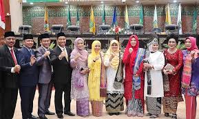 Hj. Karmila Sari, S.Kom, MM, Dr. (Cand): Mengembangkan Relasi Demi Merintis  Karier yang Baik - Kebaya Indonesia