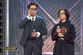 Trấn thành còn trở thành người truyền cảm hứng đến khán giả và tạo được sự kết nối với các thí sinh của rap việt. Tráº¥n Thanh Xoa Dáº§n Ac Cáº£m Khi Rap Viá»‡t Len Song Táº­p Ä'áº§u Tien