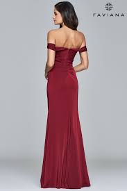 Faviana Style 8083 Maroon Off The Shoulder Prom Dress In 2020 Drape Gowns Faviana Dresses Cocktail Dress Prom