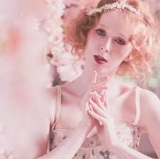 Elise Squires's Instagram, Twitter & Facebook