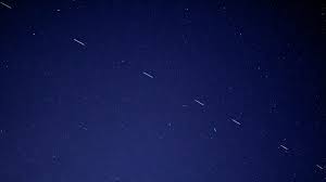 Most recently, starlink satellites have been spotted over the uk,. Starlink Mullen Wir Unseren Himmel Zu Quarks De