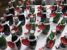 Most gift basket ideas appeal to a wide range of people, making gift sets the perfect item to entice people to purchase a ticket or make a bid. Gifts For Wedding Guests At Table
