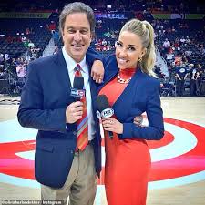 Jun 25, 2021 · in her personal life, the sports reporter is married to pro basketball player sam dekker. Father And Daughter To Make Nfl History By Commentating On The Same Game In Radio Broadcast Daily Mail Online