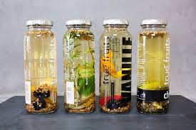 Schritt Fur Schritt Die Anleitung Zum Eigenen Gin Gin Rezepte Gin Getranke Gin Tonic Rezept