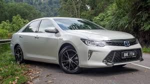 Toyota's renowned hybrid synergy drive (hsd) pairs an efficient engine with two intelligent motors to give you unrivalled performance and efficiency drives the camry hybrid. 2016 Toyota Camry Coming Soon Vsc 7 Airbags As Standard Autobuzz My