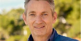 How to hang a rain chain and where to place it for the best water flow