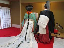 A Photo Of The Different Types Of Trains Worn By Men And Women During The Heian Era Heian Era Clothes Fashion