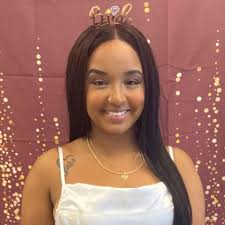 Who does balloon arches and backdrops for parties in Lorain, Ohio?