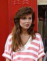 Pin By Melissa Gladstone On Saved By The Bell Kelly Kapowski Kelly Kapowski Makeup Fashion 1990s