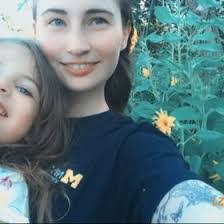 Dominique Berg's Instagram, Twitter & Facebook