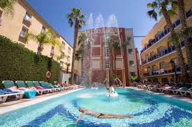 Situated in barrio de los pescadores (fishermen's quarter) of lloret de mar, on the brink of a palm tree grove and a pine forest, casa coco is only 500 meters away from the main beach. Hotel Cleopatra Lloret De Mar Official Website