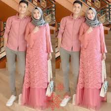 Tapi, bagaimana nih kalau kamu datang ke acara kondangan sama pasangan? Cp Pelino Baju Muslim Couple Kemeja Pria Dan Gamis Wanita Baju Kondangan Couple Gamis Brukat Baju Couple Kekinian Lazada Indonesia