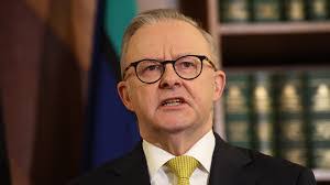 Tania Stone's Instagram, Twitter & Facebook