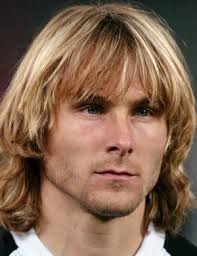 È stato, dal 2000 al 2006, capitano della nazionale ceca, con la quale è stato vicecampione d'europa nel 1996. Pavel Nedved Player Profile Transfermarkt