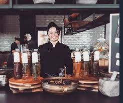 Η μαργαρίτα είχε αποχωρήσει από το παιχνίδι κι επέστρεψε σε αυτό, για να συνεχίσει να κυνηγάει το στόχο της από εκεί που τον είχε αφήσει. Keep Cooking Margarita Vid Emprosnet Gr