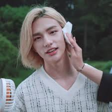 Andy; Stream Back Door!! (@softashuu)