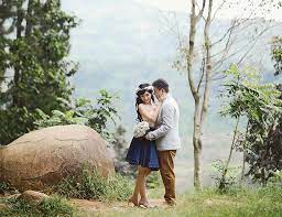 Lokasi prewedding terbaik di semarang yang bisa kamu pilih ialah lawang sewu. Hebat Foto Prewed Di Alam Gallery Pre Wedding