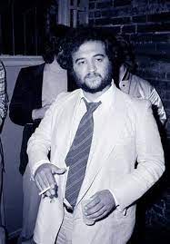 One of four children born to albanian immigrants, he was good at getting laughs in high school. Bilderstrecke Zu Raucher Die Ausgeschlossenen Bild 6 Von 27 Faz