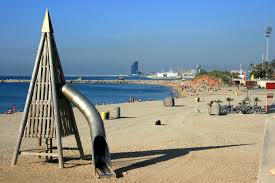 On the other hand, not far from the entrance, there's a basketball hoop and skating area. Hopetaft Nova Mar Bella Beach Barcelona Spain