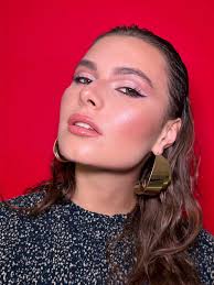 Hello everyone. My name is Hanna, I live in St. Pete and I am open for  collaboration and filming. My contact details: Ig: @annakyrylenko__ Phone:  +1 727 260 2608 E-mail: annansy2000@gmail.com I'll