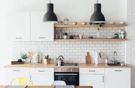 Si lègère et si massive à la fois, les étagère en inox 6mm sont d'une telle robustesse qu'on peut avoir de grande portée sans fléchissement. Rangements En Cuisine Nos Idees Petits Budgets Pour Gagner De La Place