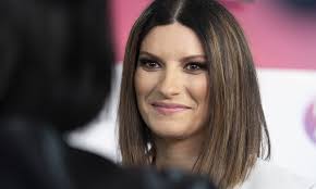Последние твиты от laura pausini (@laurapausini). Laura Pausini Vince Il Golden Globe La Sua Gioia Incontenibile Sui Social