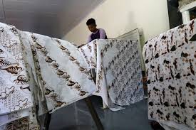 Berdasarkan paparan di atas maka dapat dirumuskan beberapa permasalahan sebagai berikut: Industri Batik Tak Goyah Dihantam Pandemi