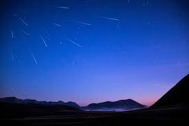 The perseids show up every year in august when earth ventures through trails of debris left behind by an ancient comet. Kb8ghudnyr 7ym
