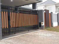 Pada bingkai logam persegi untuk membentuk sebuah model pagar minimalis yang modern dan tidak kaku. 79 Minimalis Pagar Ideas Gate Design Door Gate Design House Gate Design