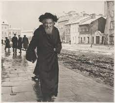 Hasidic Man Wearing A Shtreimel Fur Hat On The Sabbath Kazimierz Krakow Jewish History Jewish Culture Cleveland Museum Of Art