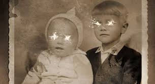 Înca de la prima secvenţă a filmului saw, publicul este aruncat în mijlocul acţiunii: Ce Filme Horror Vedem In 2012