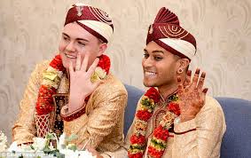 Baju couple muslim bertiga family : Britain S First Ever Gay Muslim Wedding