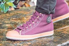 1.5.2 peranan emosi emosi merupakan perasaan jiwa yang kuat seperti sedih, gembira, takut dan geli. Kasut Kanvas Tahan Lasak