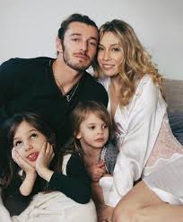 Recente l'addio alla danza di lei. Italian Wags