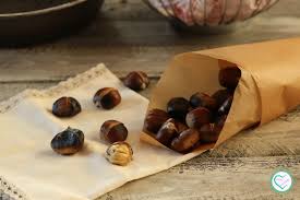 Informazioni generali sulle castagne e caratteristiche nutrizionali delle castagne bollite. Castagne Arrosto Caldarroste Cotte Sul Fornello Cucina Prediletta