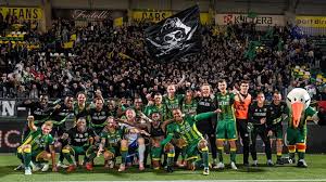 Bij rellen gisteravond na de voetbalwedstrijd van de graafschap in doetinchem zijn twee me'ers gewond volgens de gemeente doetinchem was een groep jongeren puur en alleen uit op rellen. Ado Den Haag Fans Wij Waren Het Niet In Doetinchem Omroep West