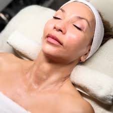 Discover your path to radiant skin with customized care! Our Platinum  Hydrafacial provides a deep cleanse and hydration for a luminous  complexion. #hydrafaci̇al #hydrafacials #oc #skincareroutine  #skincareproducts #skin #losangeles #clearskin ...