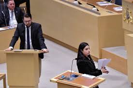Fråga 2018/19:714 regeringens sjukförsäkringspolitik av nooshi dadgostar v till statsrådet annika strandhäll s sedan år 2000 har sveriges befolkning ökat med 1,5 miljoner människor. Stjernkvist V Har Kommit Narmare Sans Och Balans